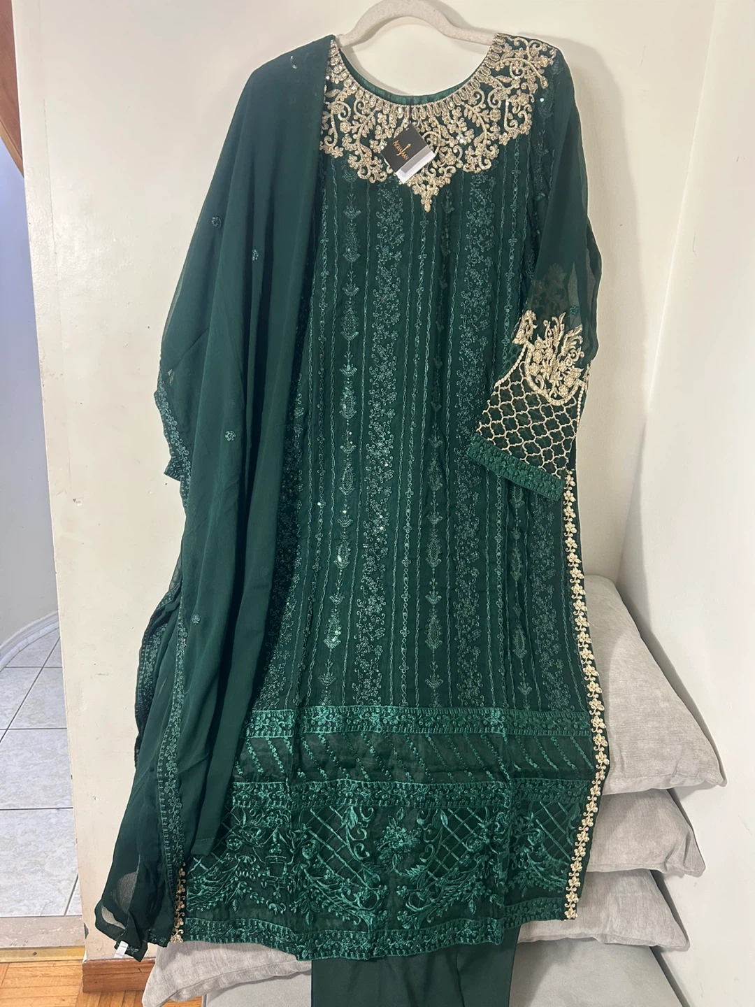Women's Green Embroidered  Suit Large - photo 3