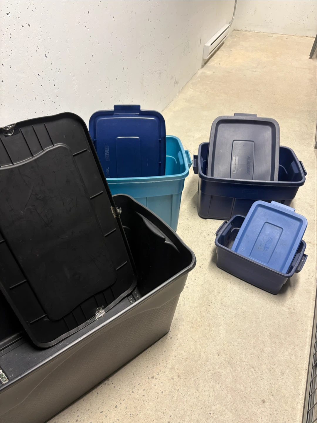 Storage containers