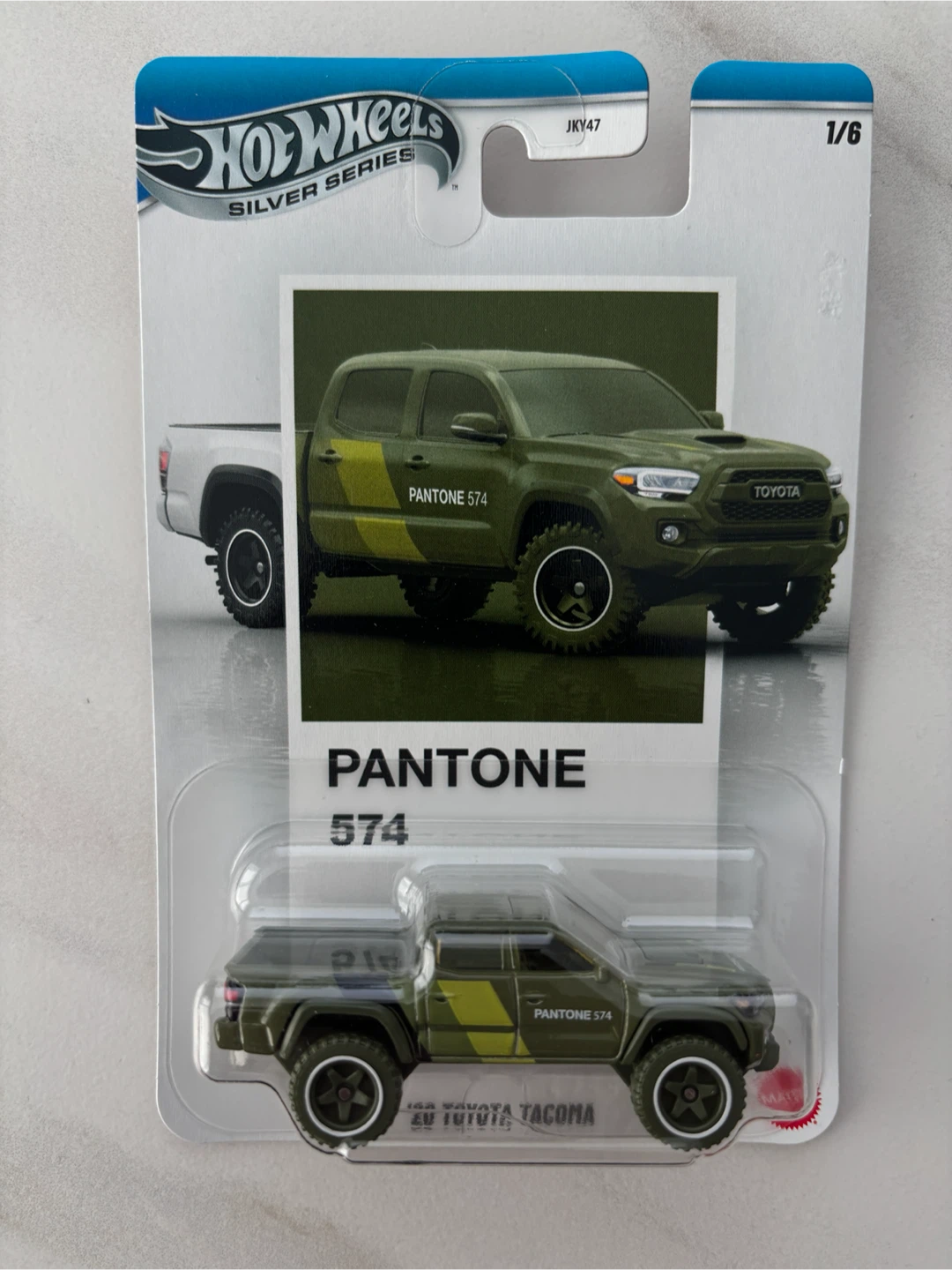 Hot Wheels Silver Series Pantone Toyota Tacoma & Ford Bronco - photo 2