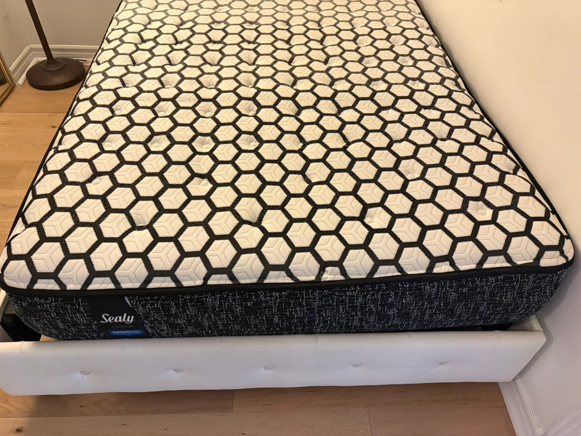 Sealy Posturepedic Double Mattress (Pristine condition!) - photo 2