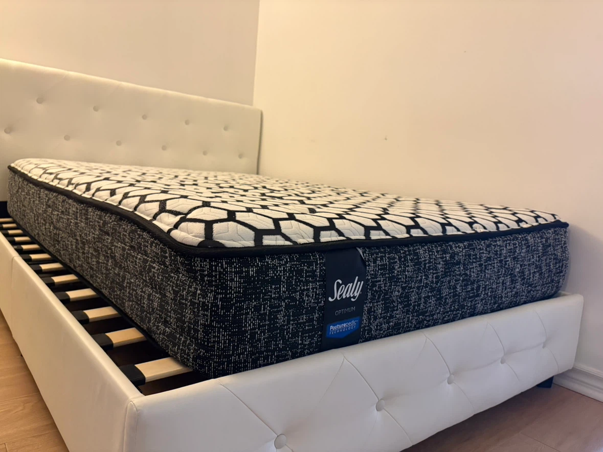 Sealy Posturepedic Double Mattress (Pristine condition!)
