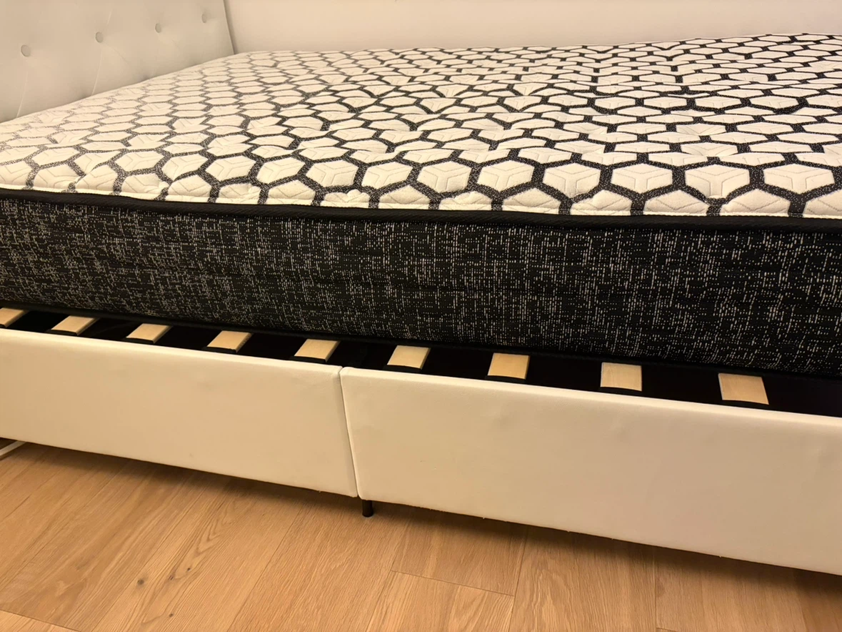 Sealy Posturepedic Double Mattress (Pristine condition!) - photo 4