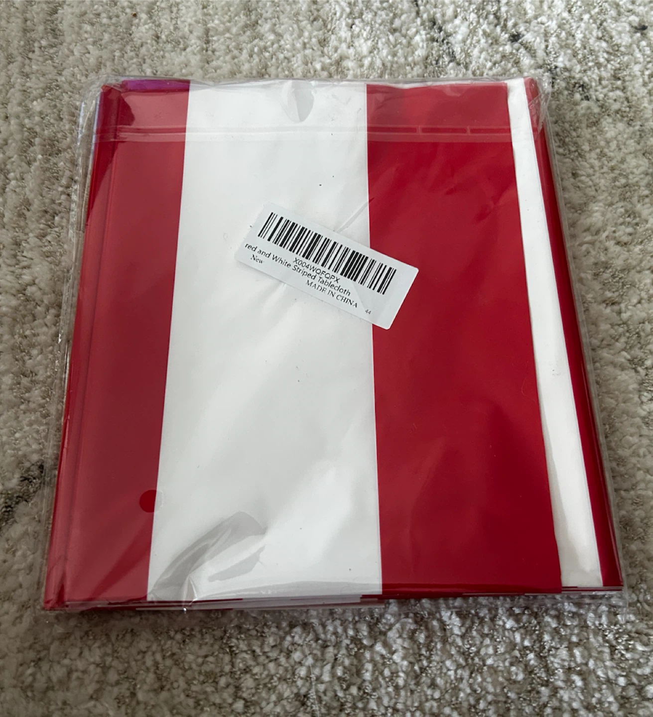 Red and White Striped Tablecloth (4 Pack) - photo 2