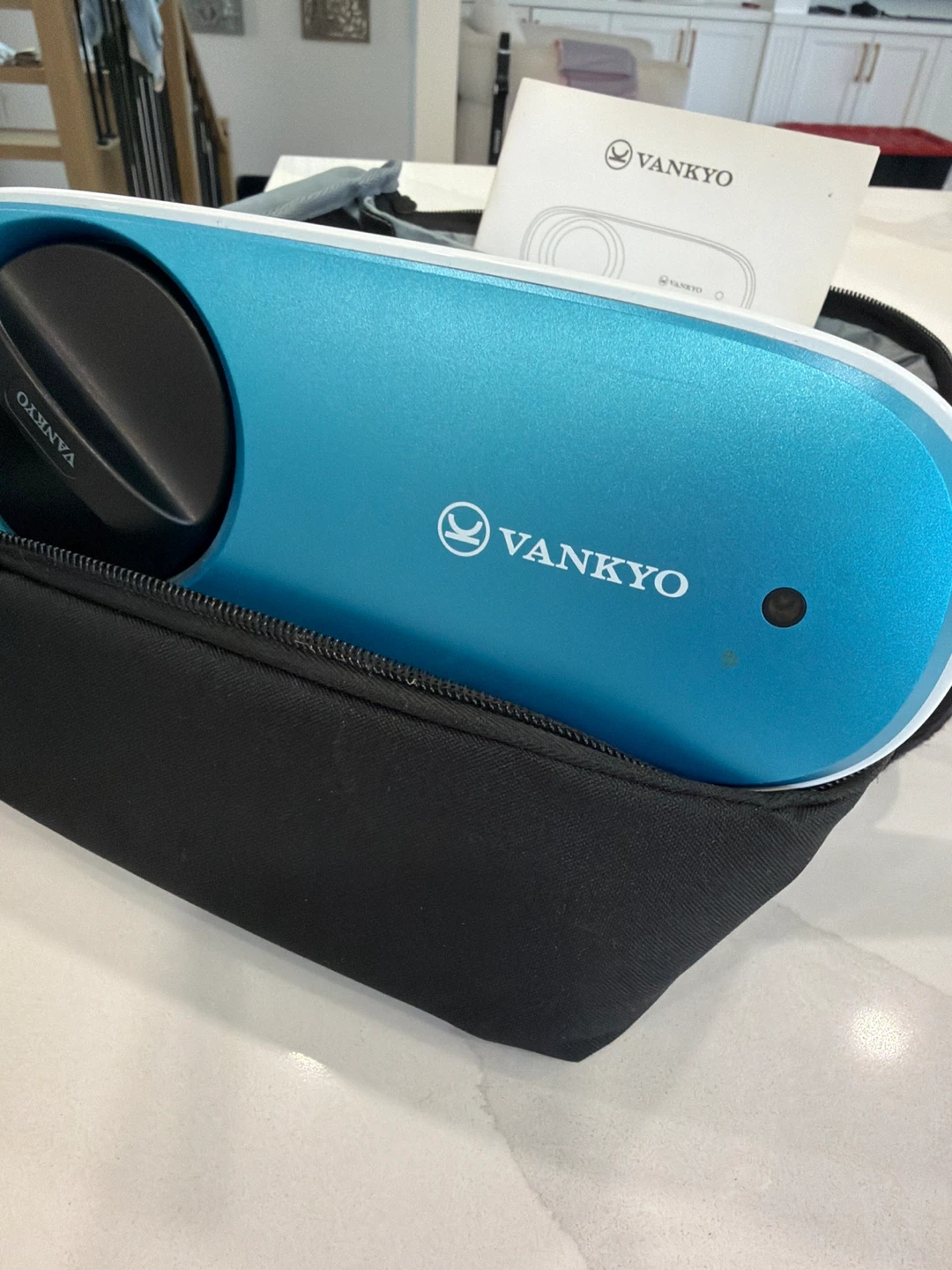 VANKYO Projector with Case