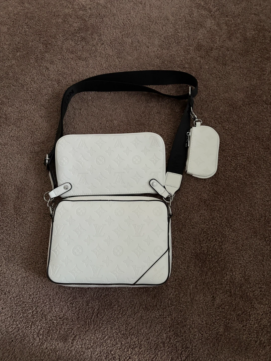 Louis Vuitton White Monogrammed Crossbody Bag with Pouch - photo 2
