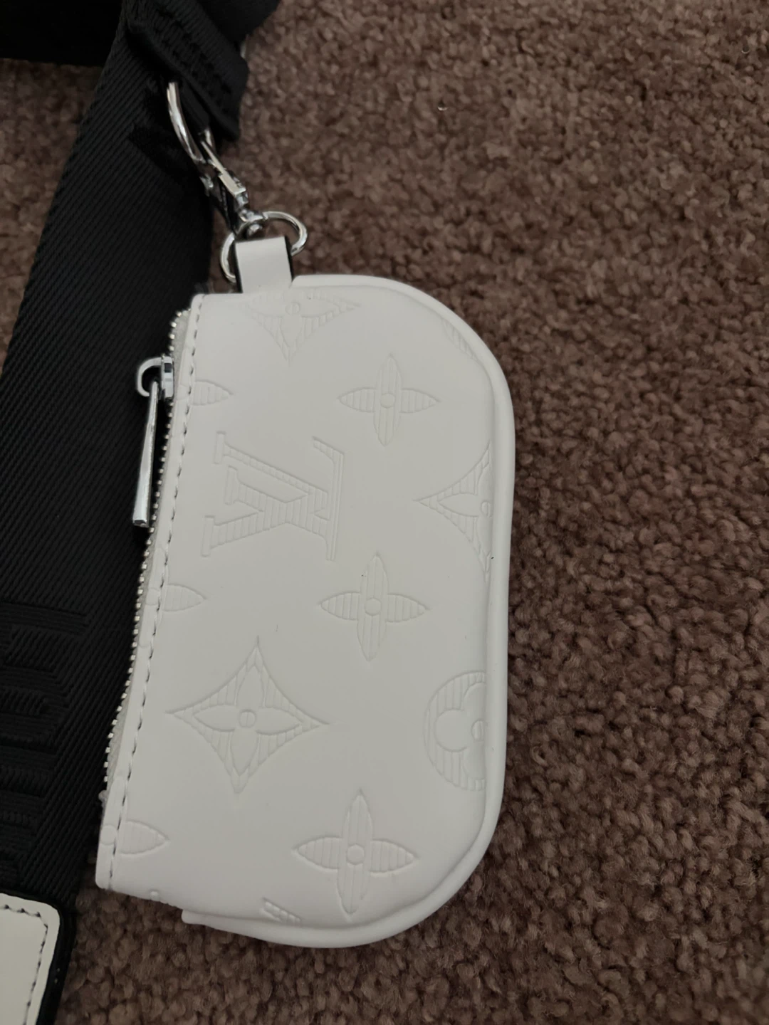 Louis Vuitton White Monogrammed Crossbody Bag with Pouch - photo 3