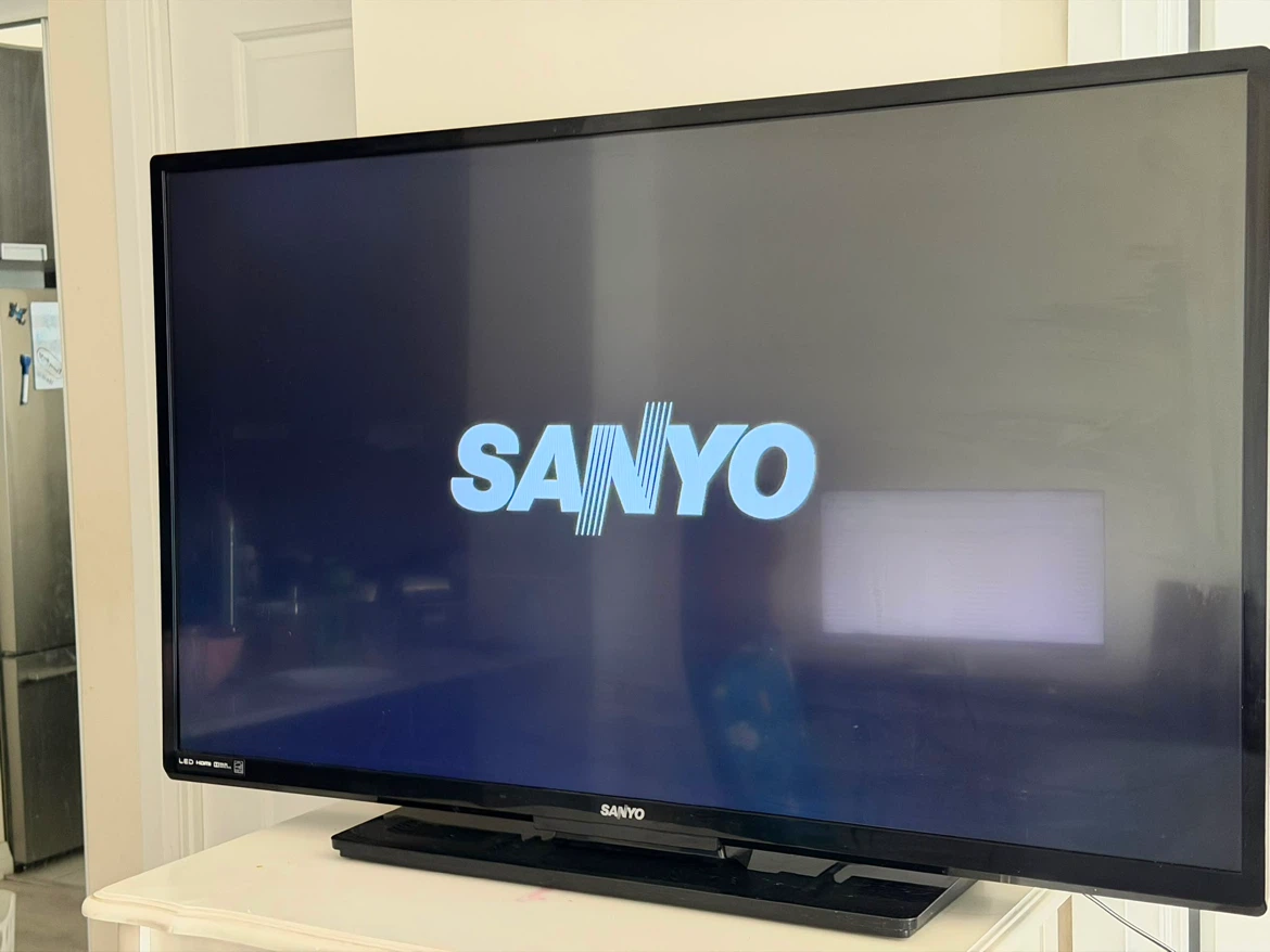 Sanyo TV 43 inches