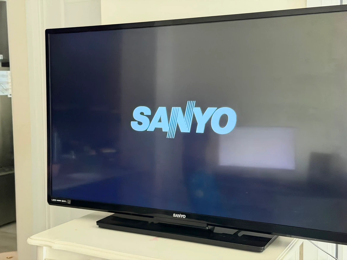 Sanyo TV 43 inches - photo 2