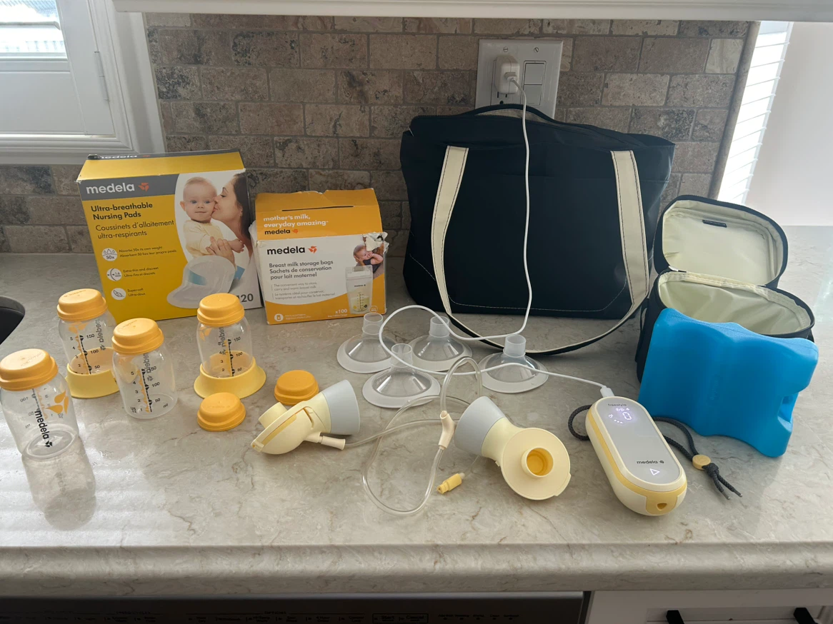 MEDELA FREESTYLE BREASTFEEDING PUMP & EXTRAS