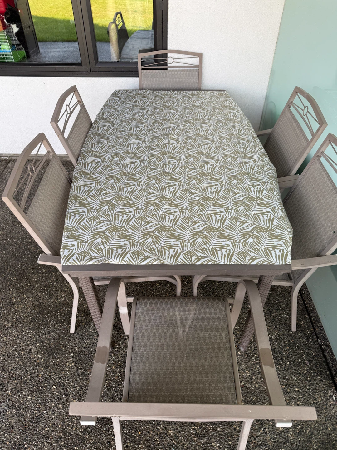 Outdoor patio dining set with 6 chairs