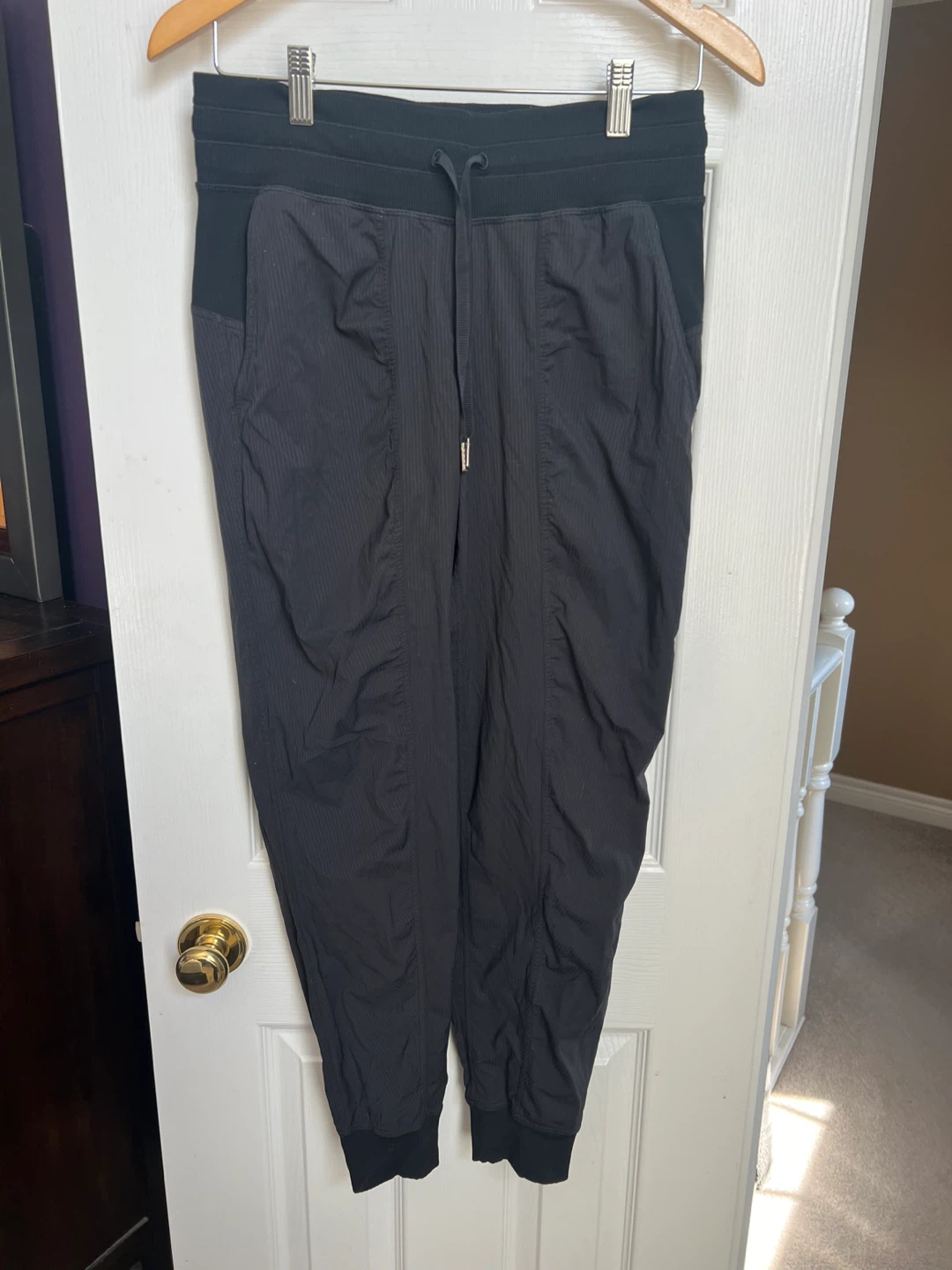 Size 6 lulu black studio pants