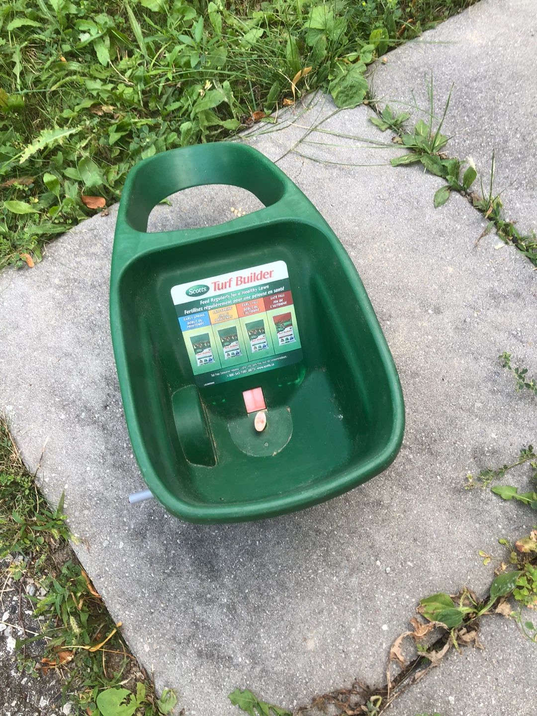 Scotts Turf Builder Lawn Spreader - photo 3