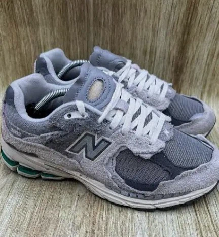 New Balance protection pack 2002R Grey Suede Sneakers