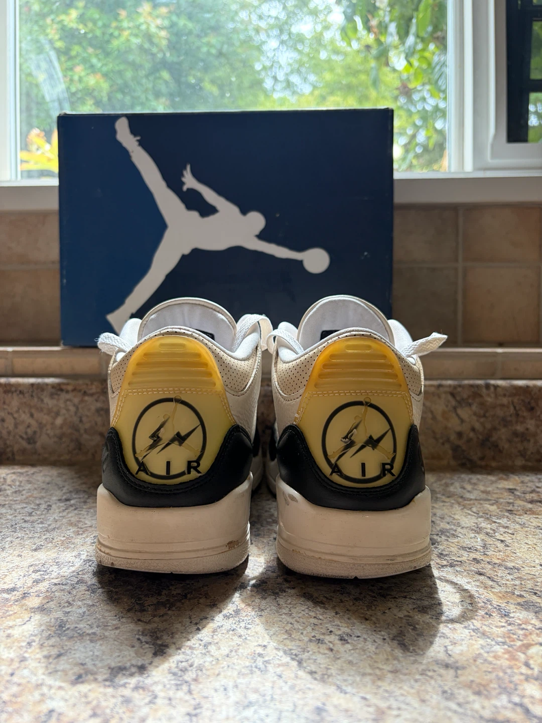 Air Jordan 3 Retro SP Fragment Design - photo 2