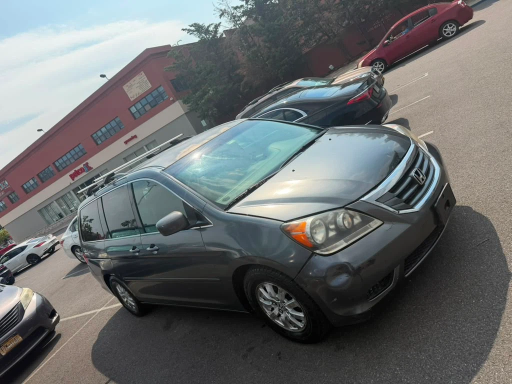 2010 Honda Odyssey - photo 2