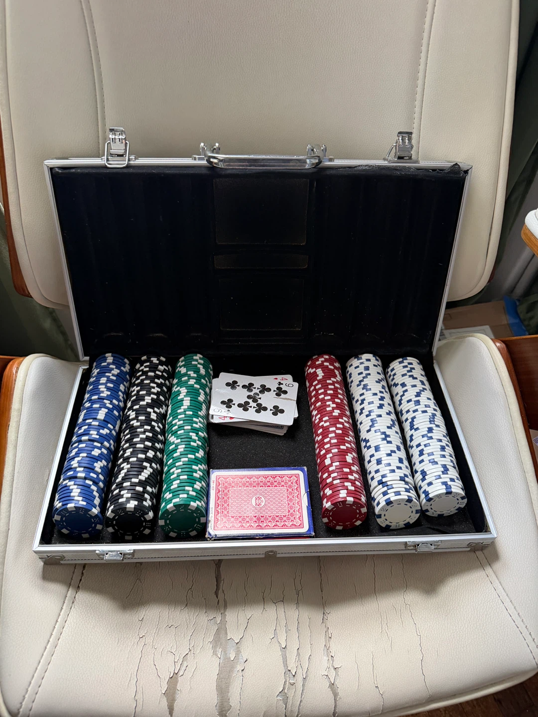 Poker Chip Set with Case (300 pieces) - photo 2