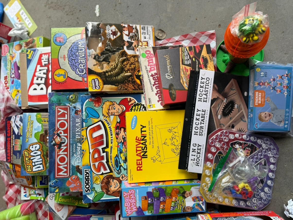Classroom clear out. Mixed Lot. - photo 2