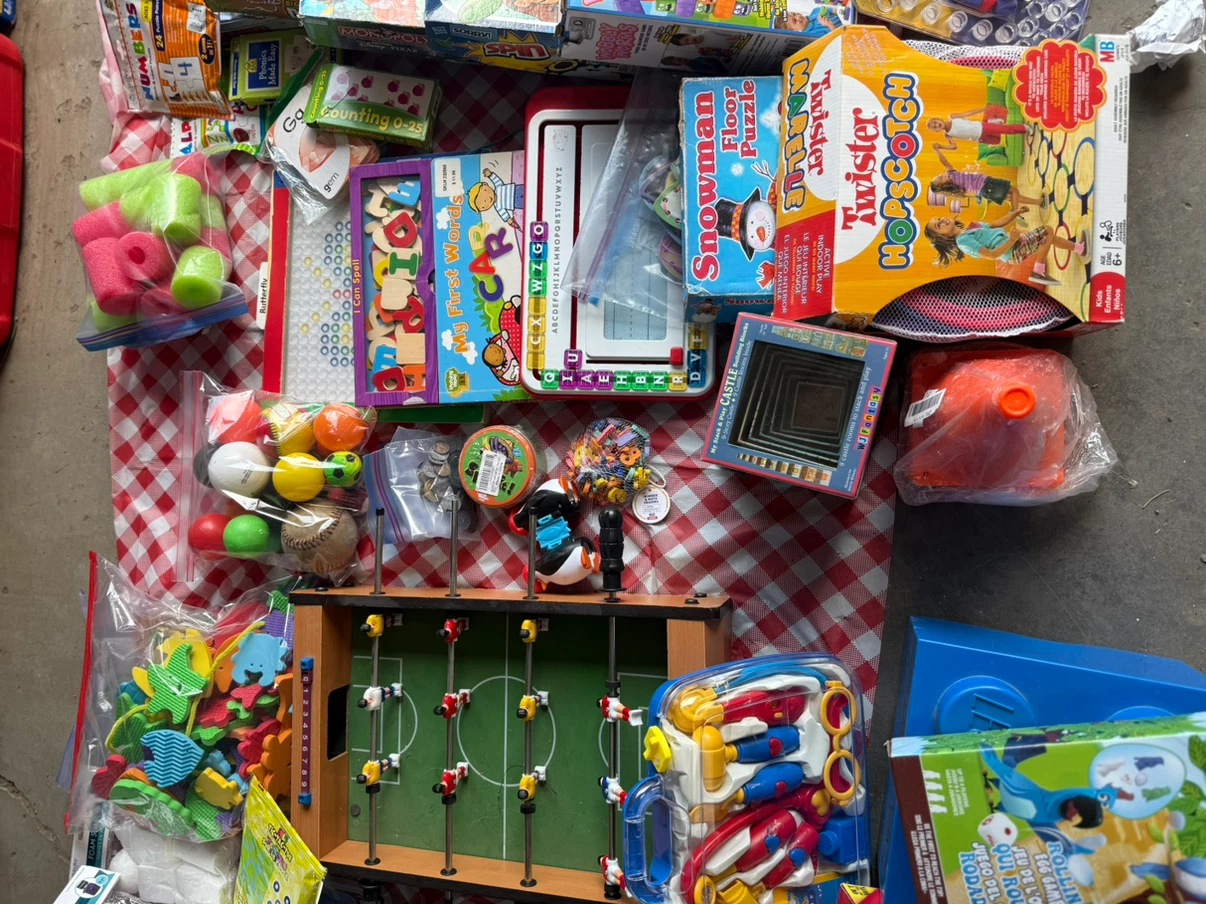 Classroom clear out. Mixed Lot. - photo 3