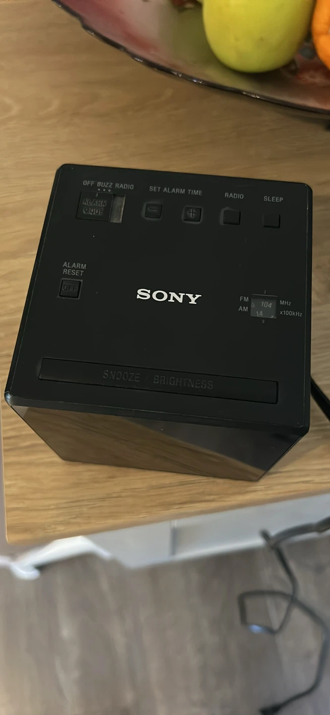 Sony AM/FM Alarm Clock Radio - photo 2