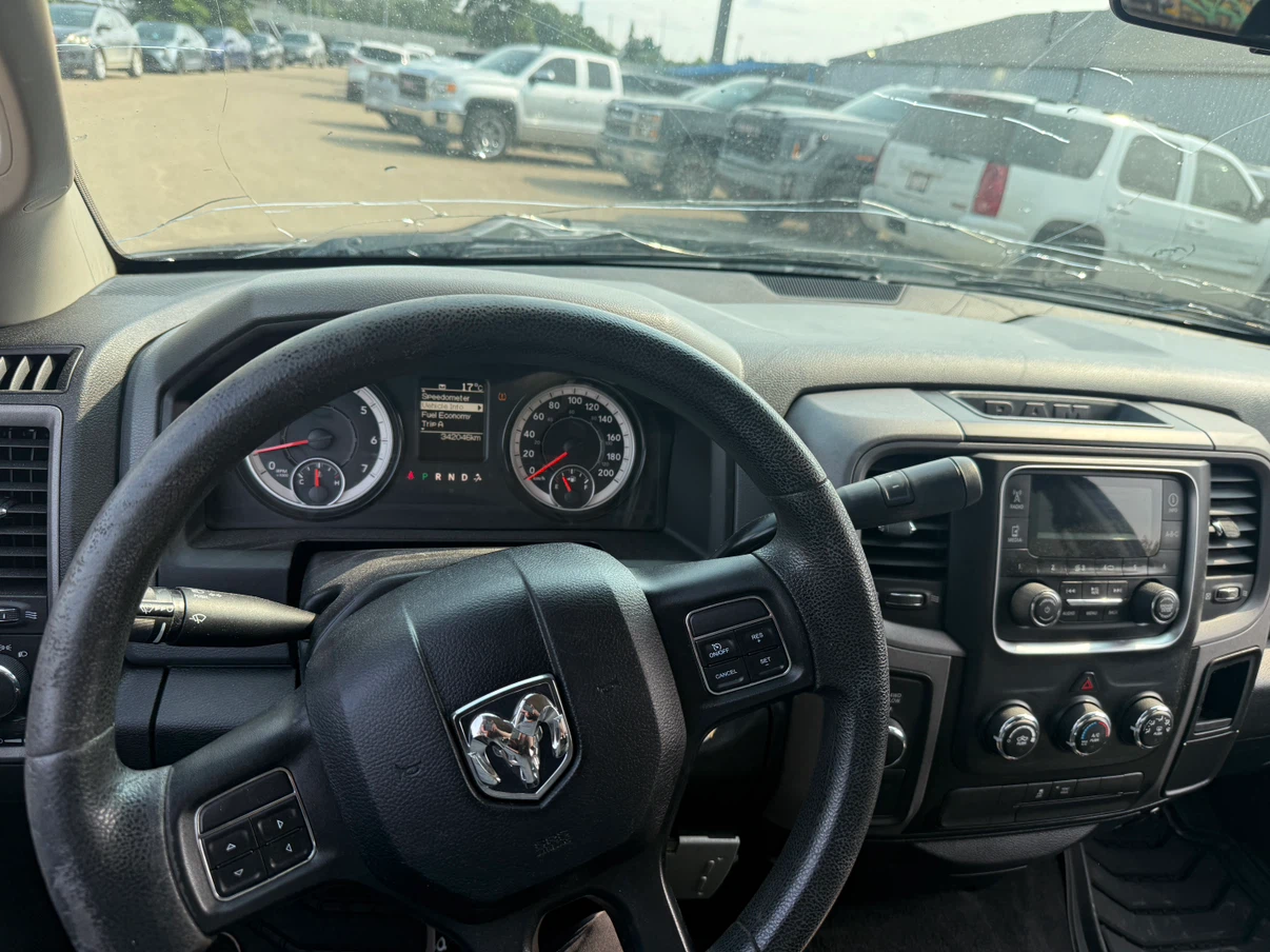 2017 Ram 1500 5.7L HEMI 4x4 - photo 4