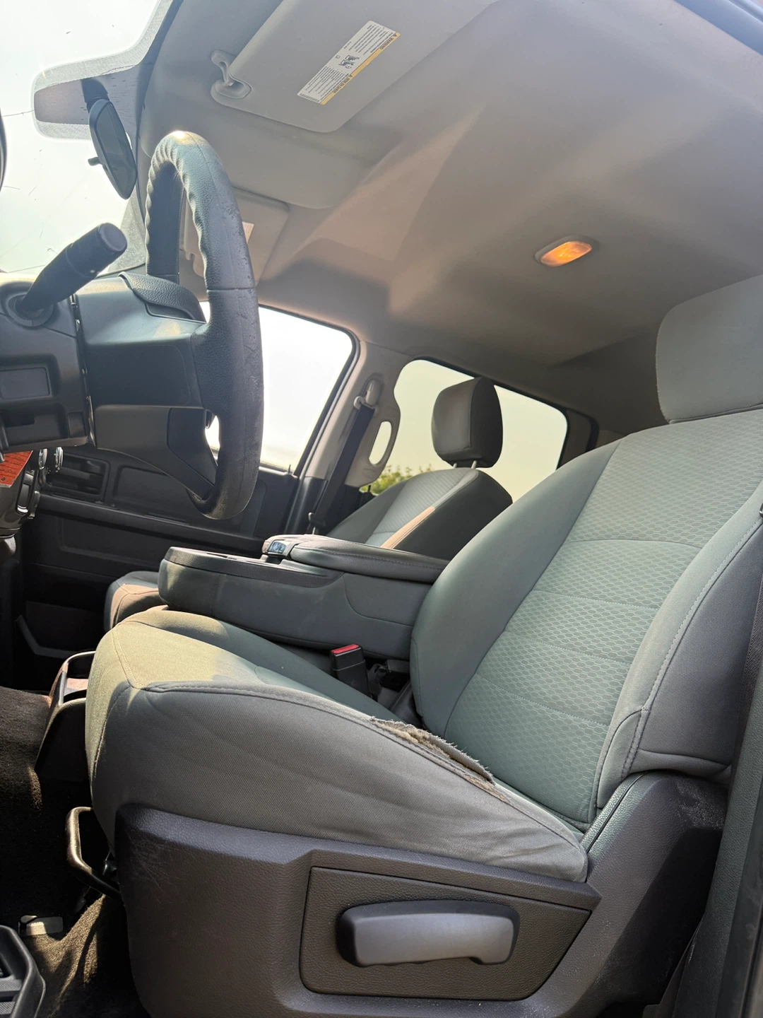 2017 Ram 1500 5.7L HEMI 4x4 - photo 5