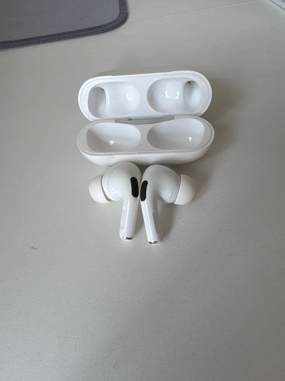 Apple AirPods Pro (1st Gen) Wireless Earbuds - photo 4