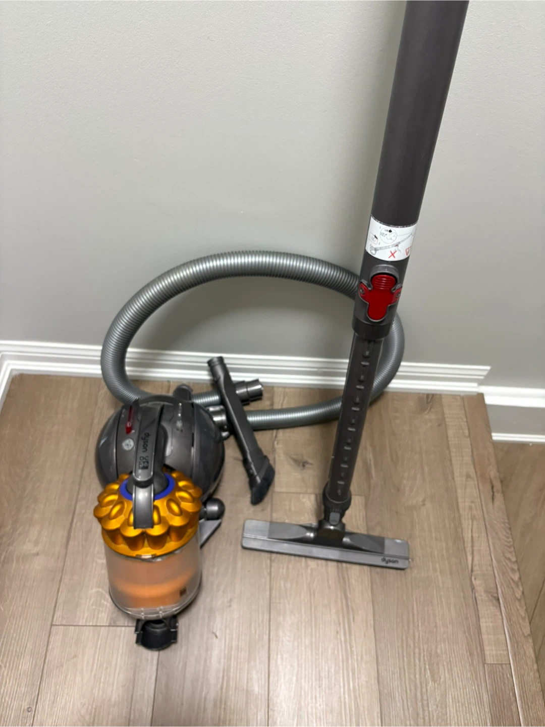 Dyson DC36 Vacuum Cleaner - photo 3