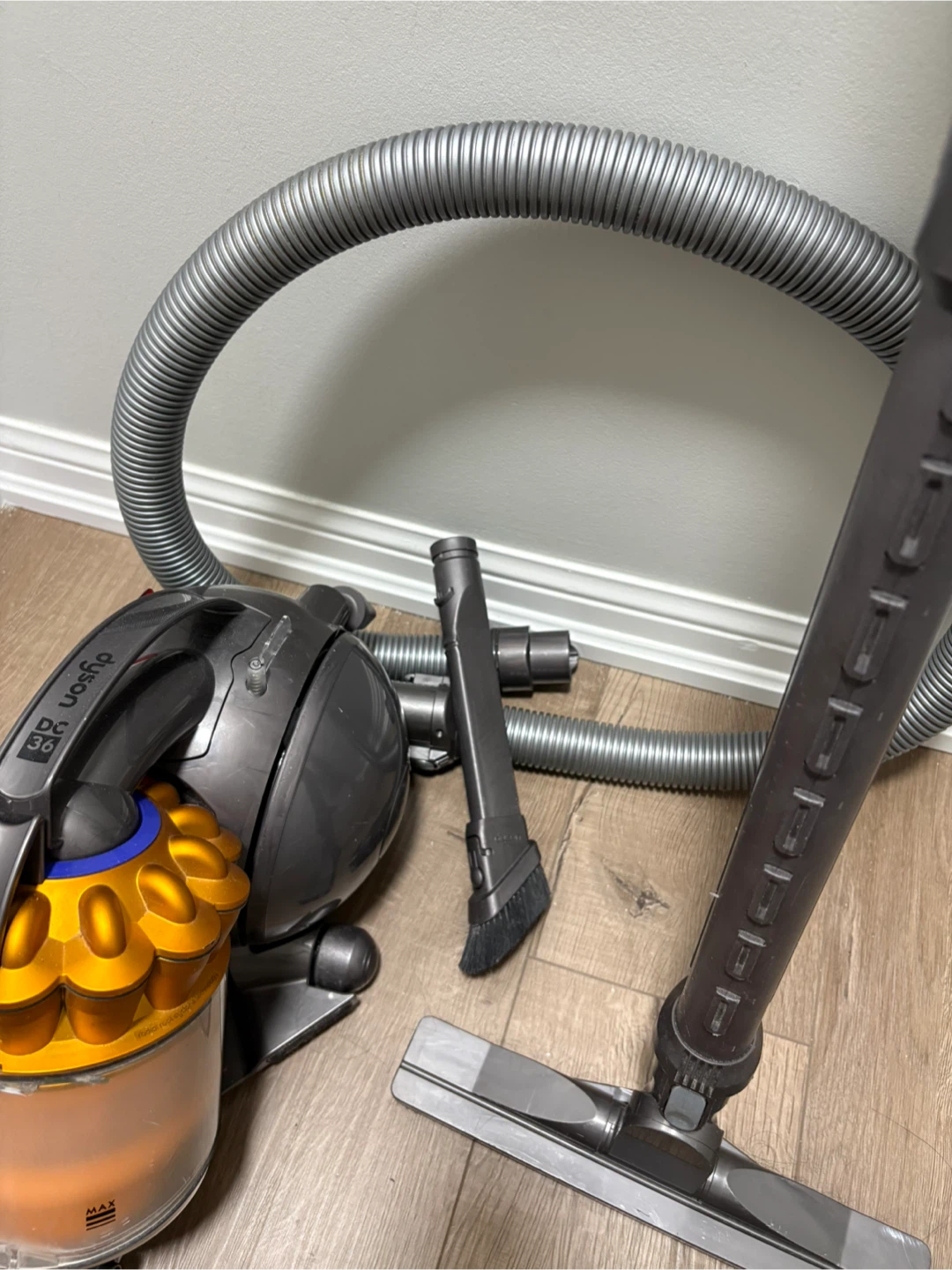 Dyson DC36 Vacuum Cleaner - photo 4