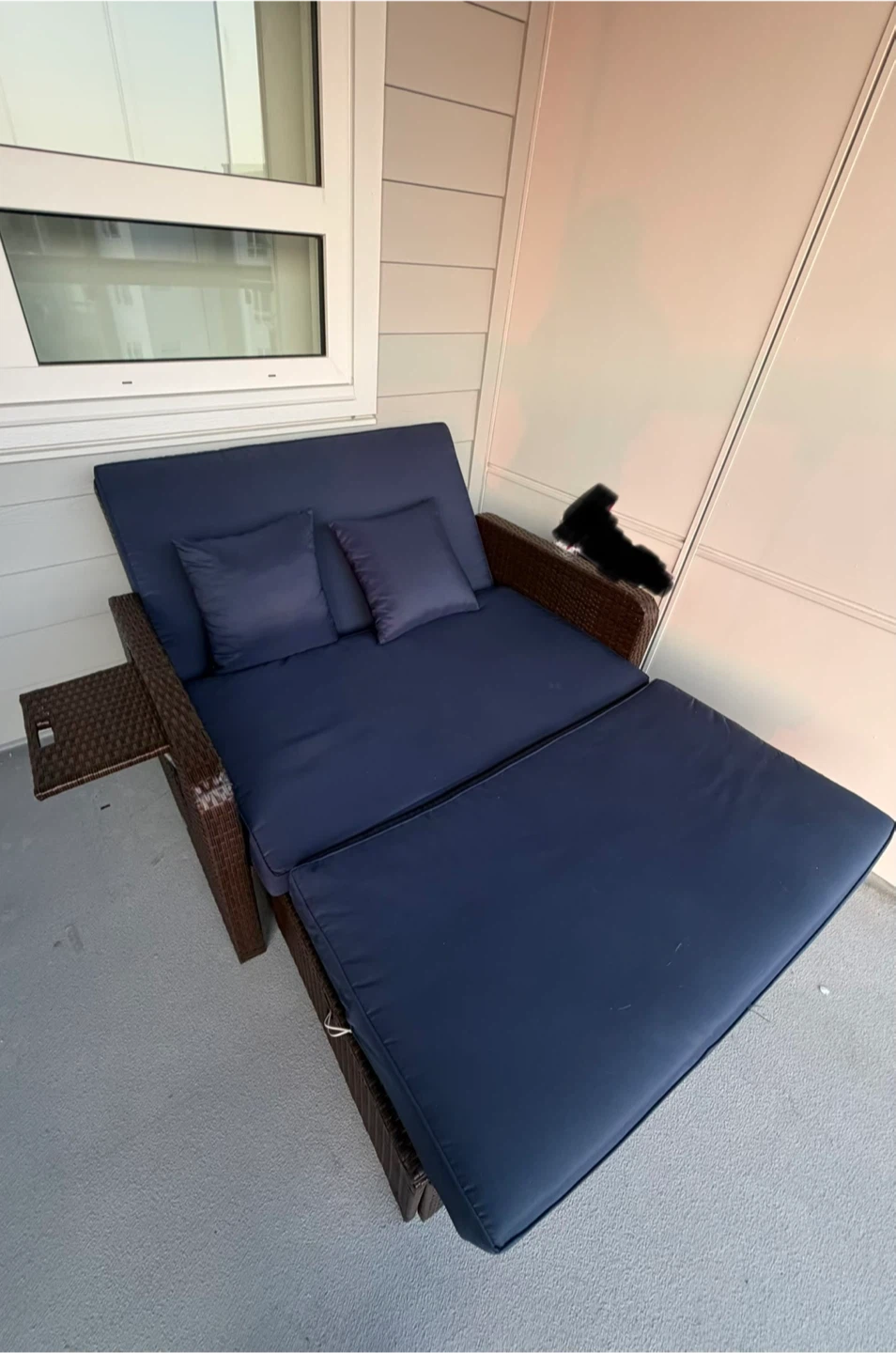 Outdoor Wicker Chaise Lounge with Cushions