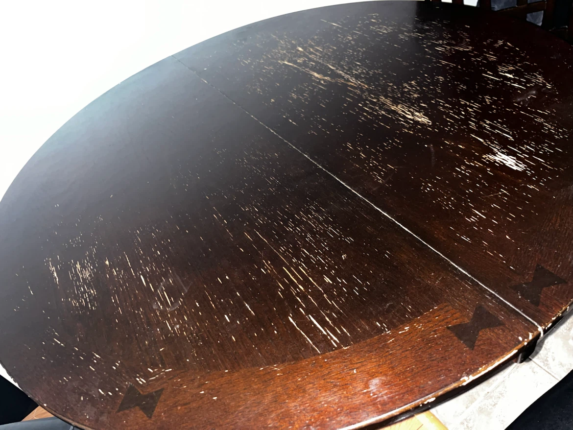 Free table and 4 chairs - photo 3