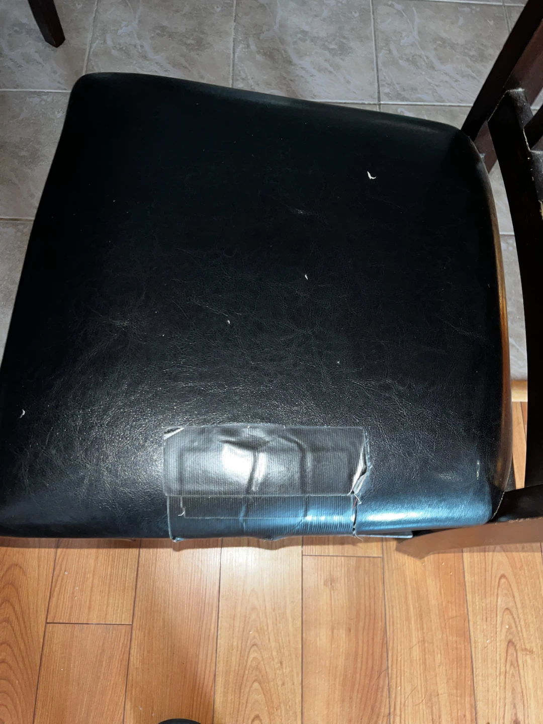 Free table and 4 chairs - photo 5