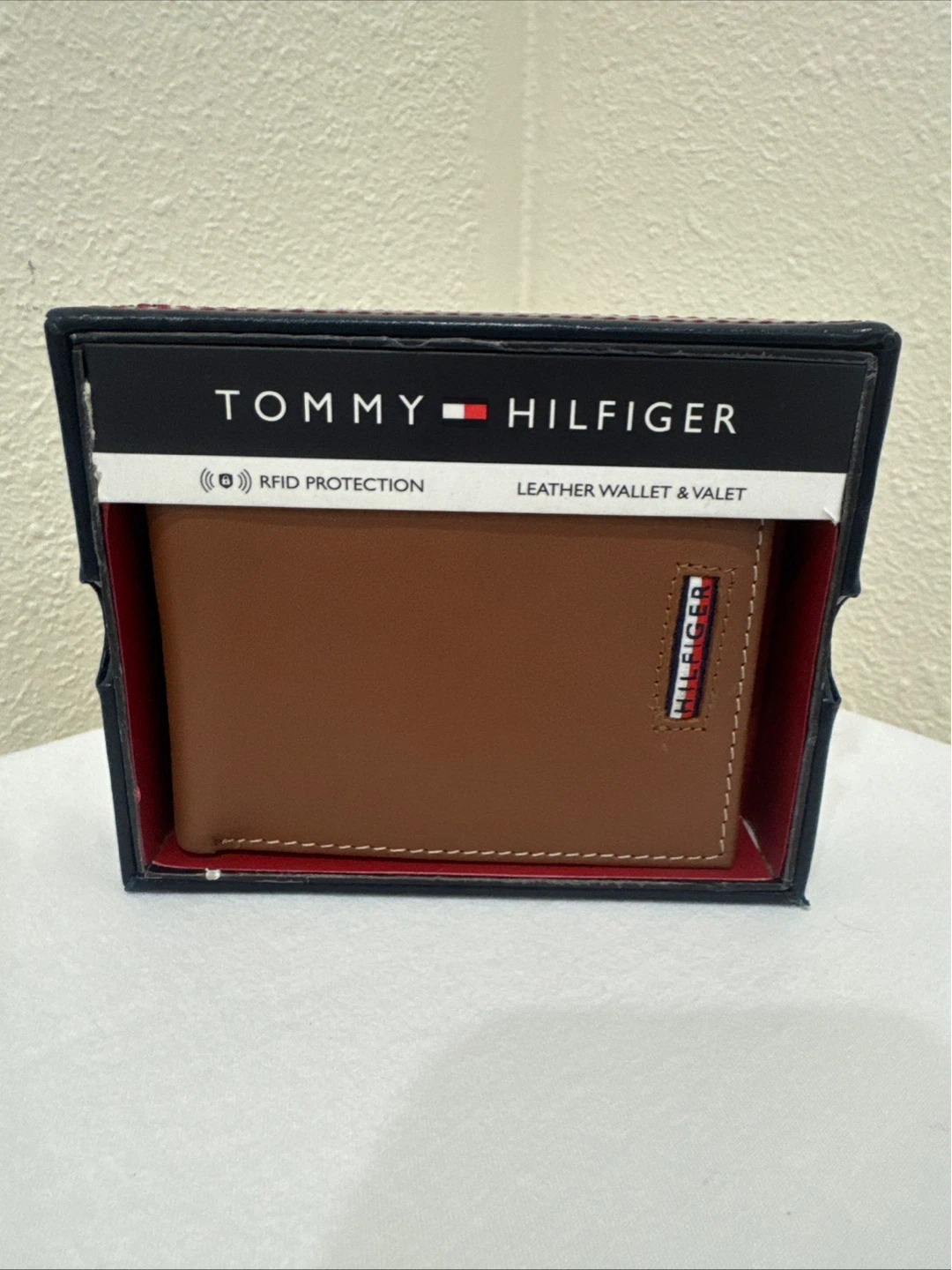 Tommy Hilfiger Leather Wallet & Valet