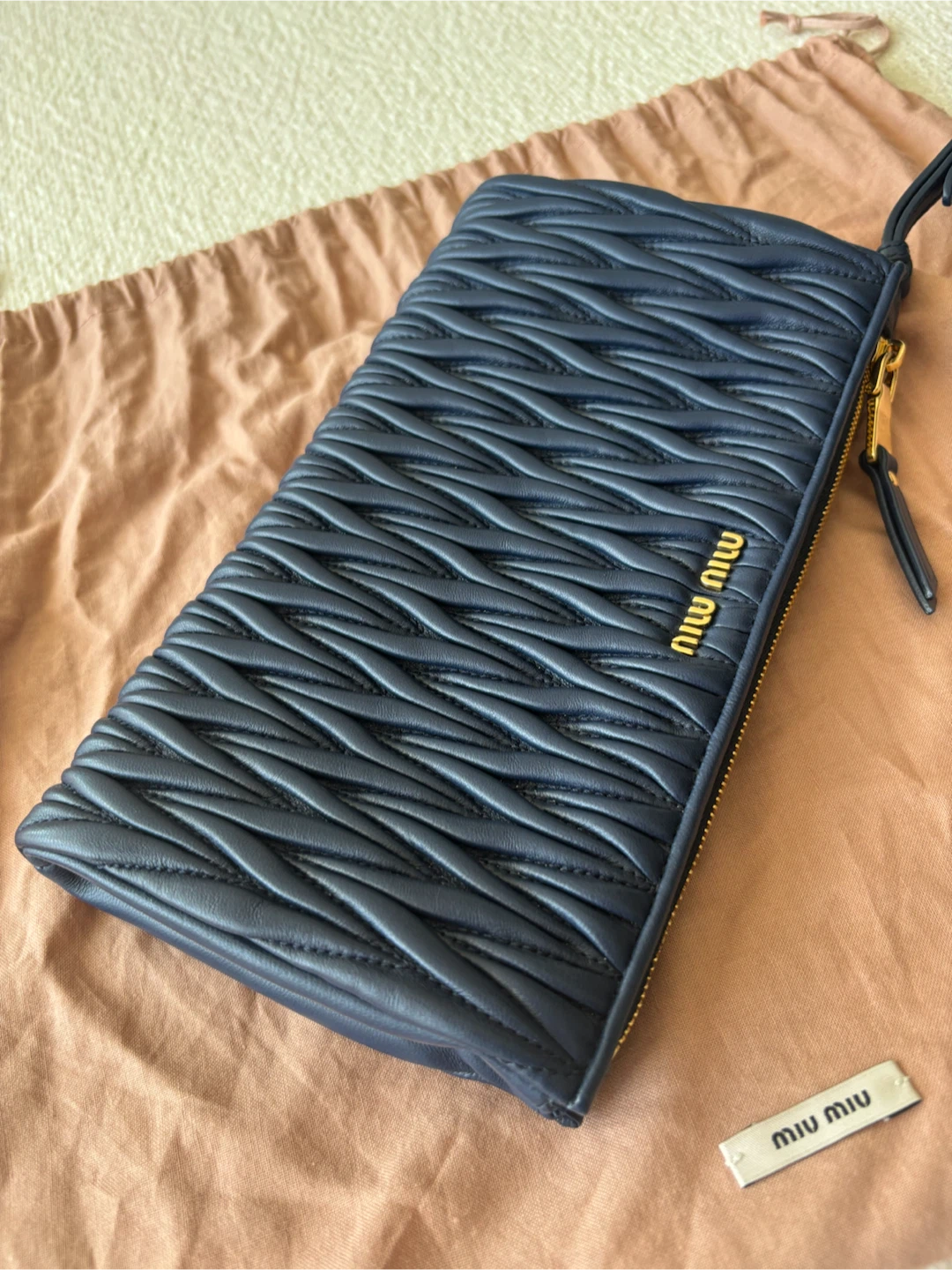 Miu Miu Matelassé Clutch Navy Leather - photo 4