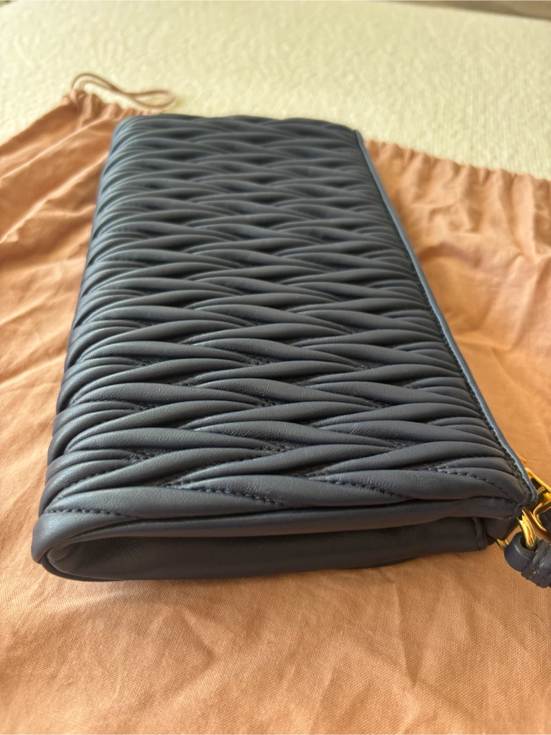 Miu Miu Matelassé Clutch Navy Leather - photo 5