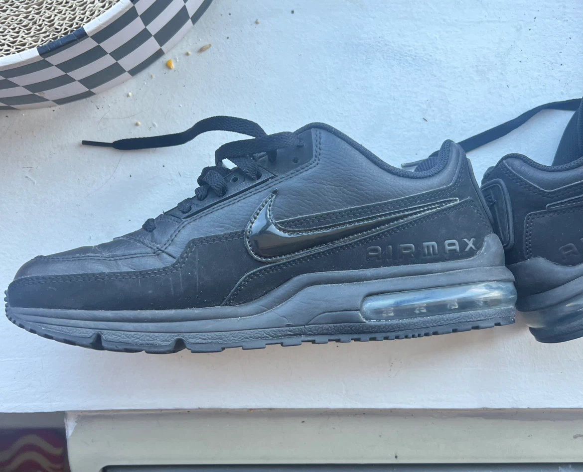 Nike Air Max Sneakers 9M - photo 4