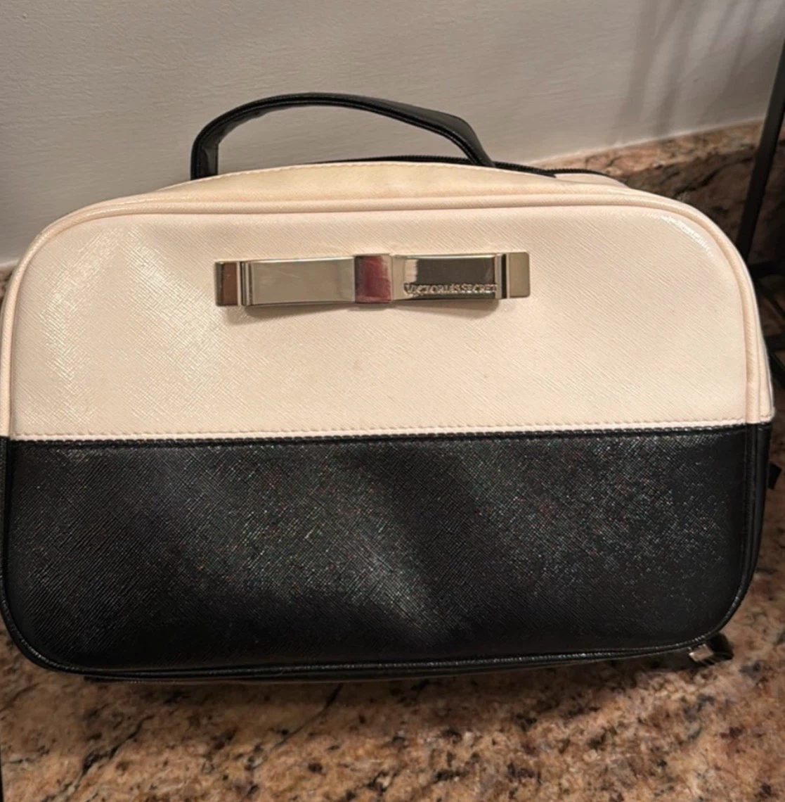 Victoria's Secret Travel Makeup Bag Train Case - photo 3
