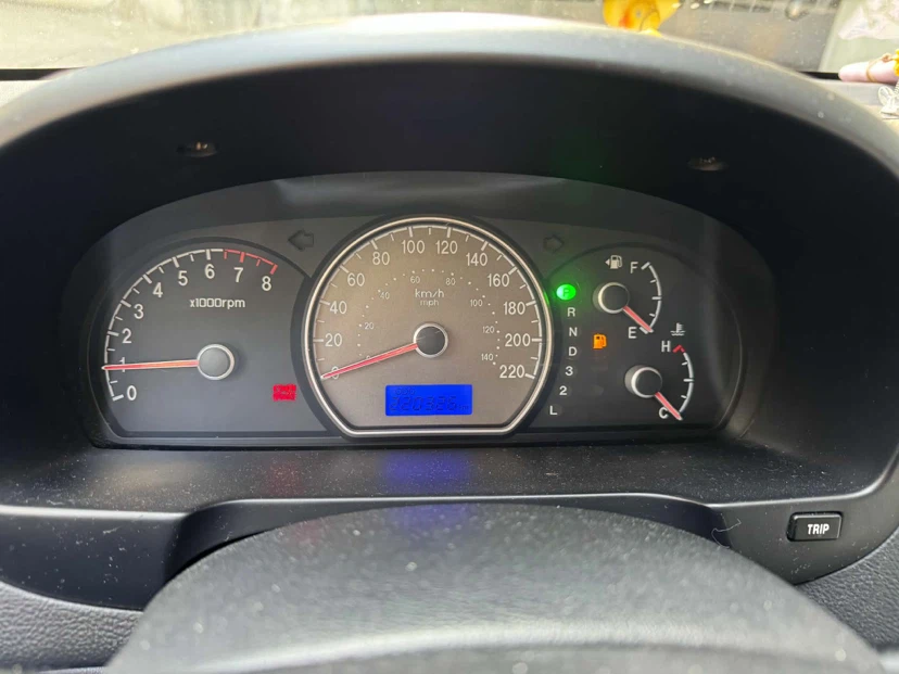 Silver Hyundai Elantra Sedan - photo 5