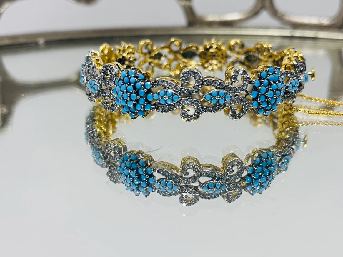 Openable kara