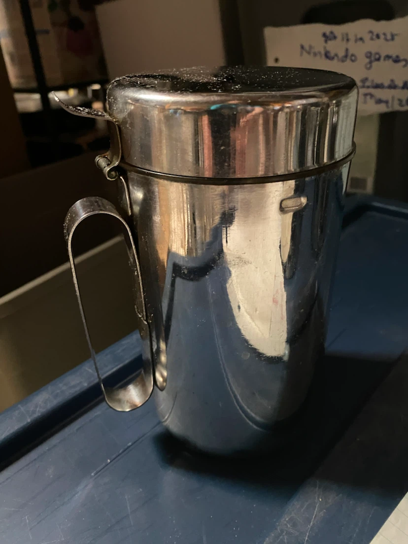 Stainless Steel oil container. Easy to pour and store