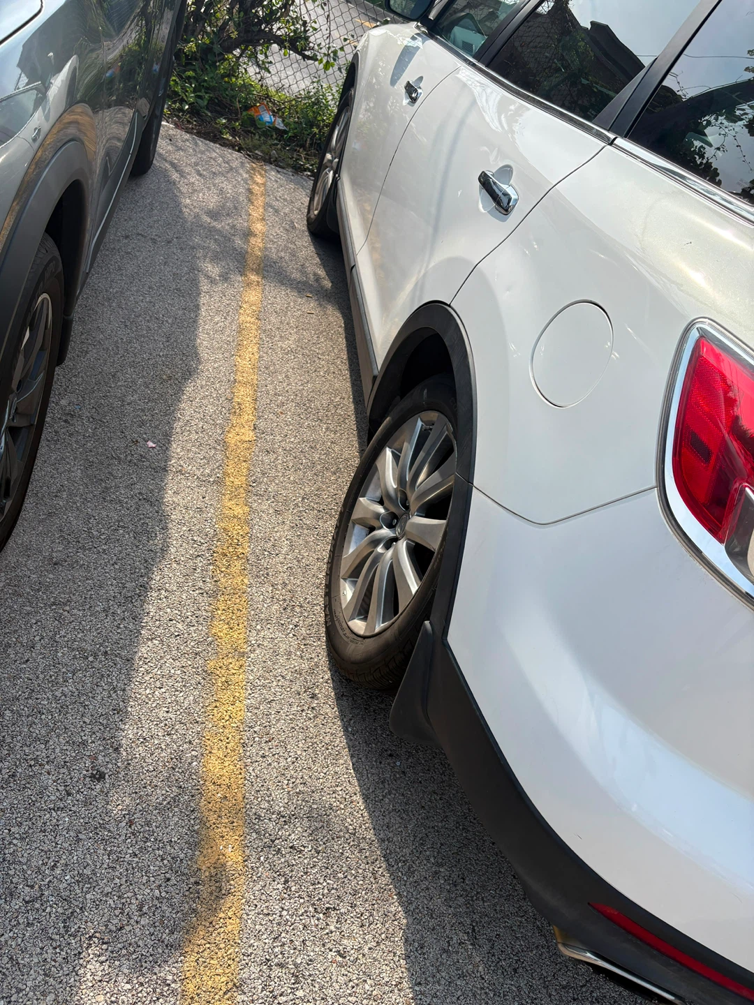 White Mazda CX-9 SUV - photo 3