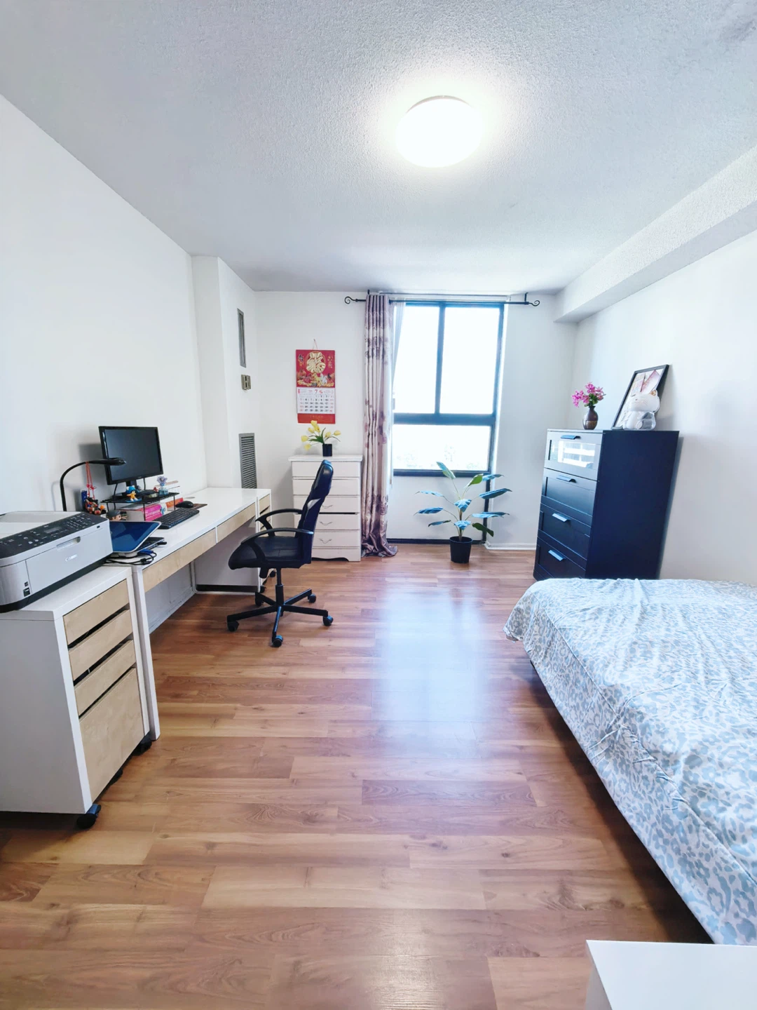 $1300 Spacious Master Bedroom for Rent