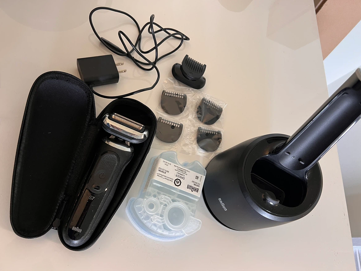 Braun Series 7 Electric Shaver with SmartCare Center - photo 2