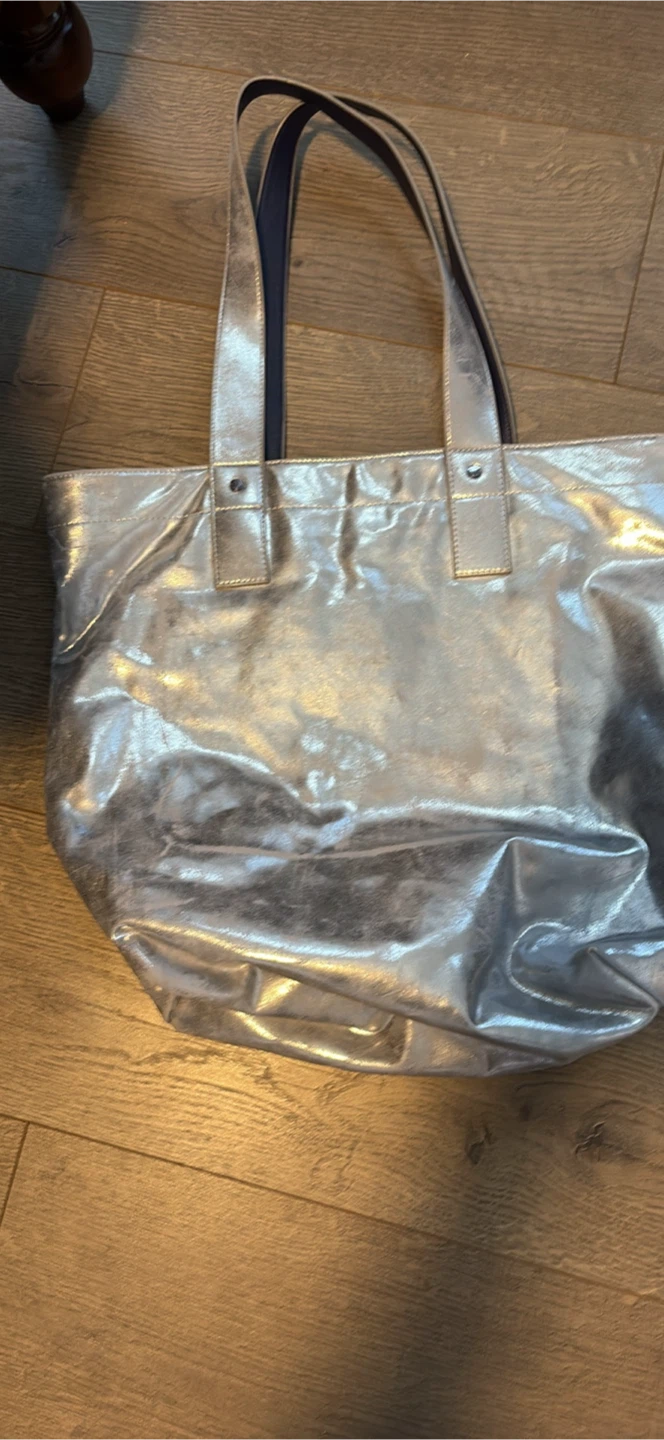Lululemon Mantra Tote Metallic Silver Shoulder Bag - photo 2