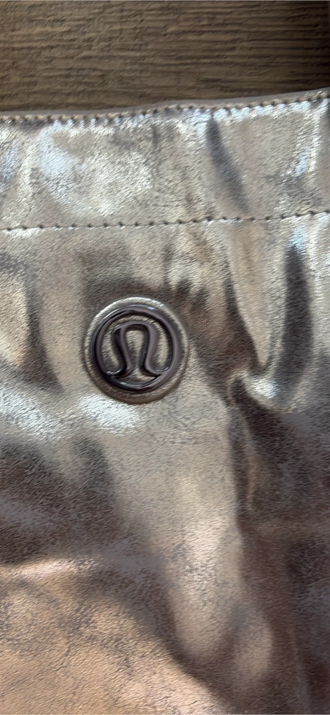 Lululemon Mantra Tote Metallic Silver Shoulder Bag - photo 3