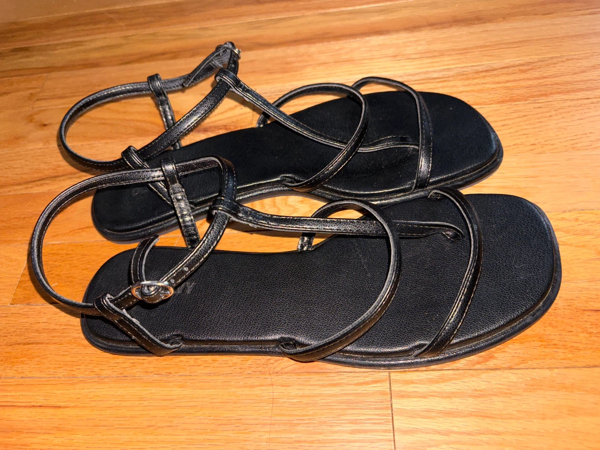 Old Navy Black Strappy Flat Sandals - photo 3