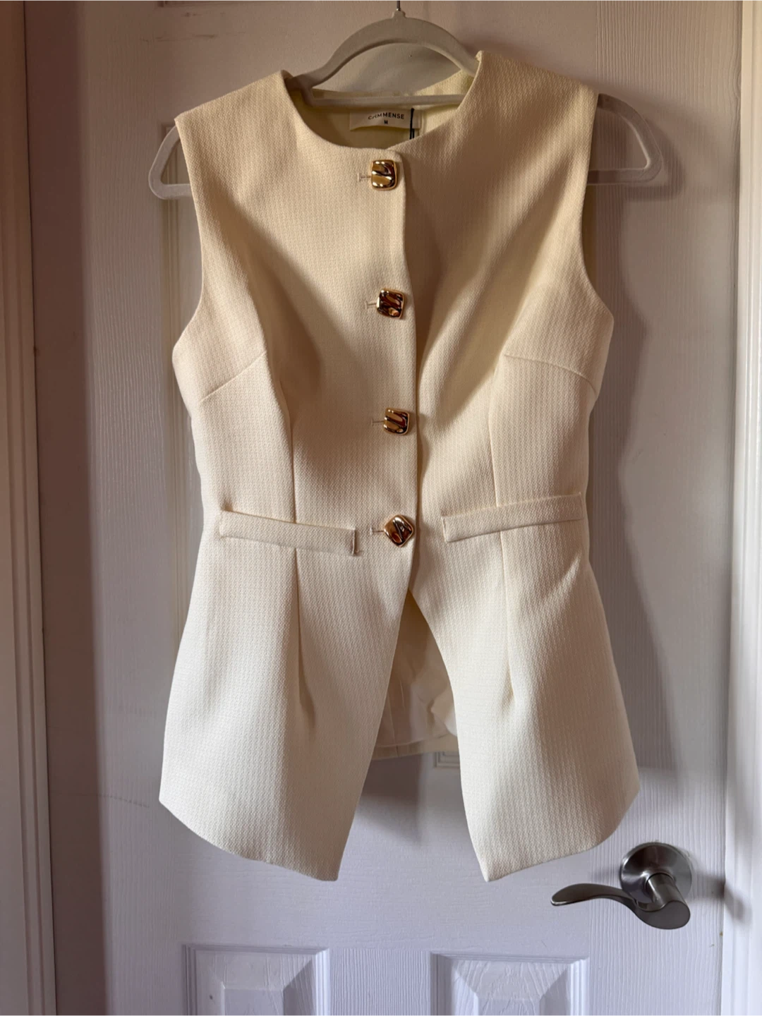 Commense light yellow sleeveless button-up vest size M - photo 2