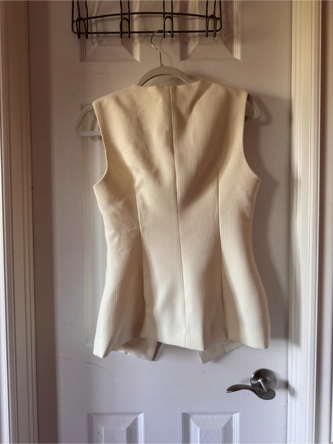 Commense light yellow sleeveless button-up vest size M - photo 3