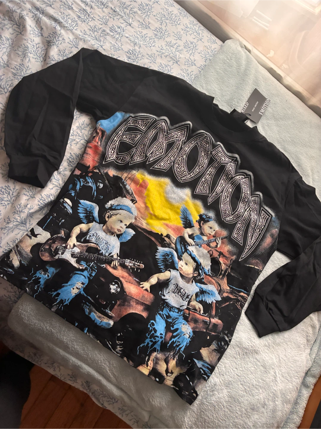 Mixed Emotion Long Sleeve Shirt Size S but also fits medium.
