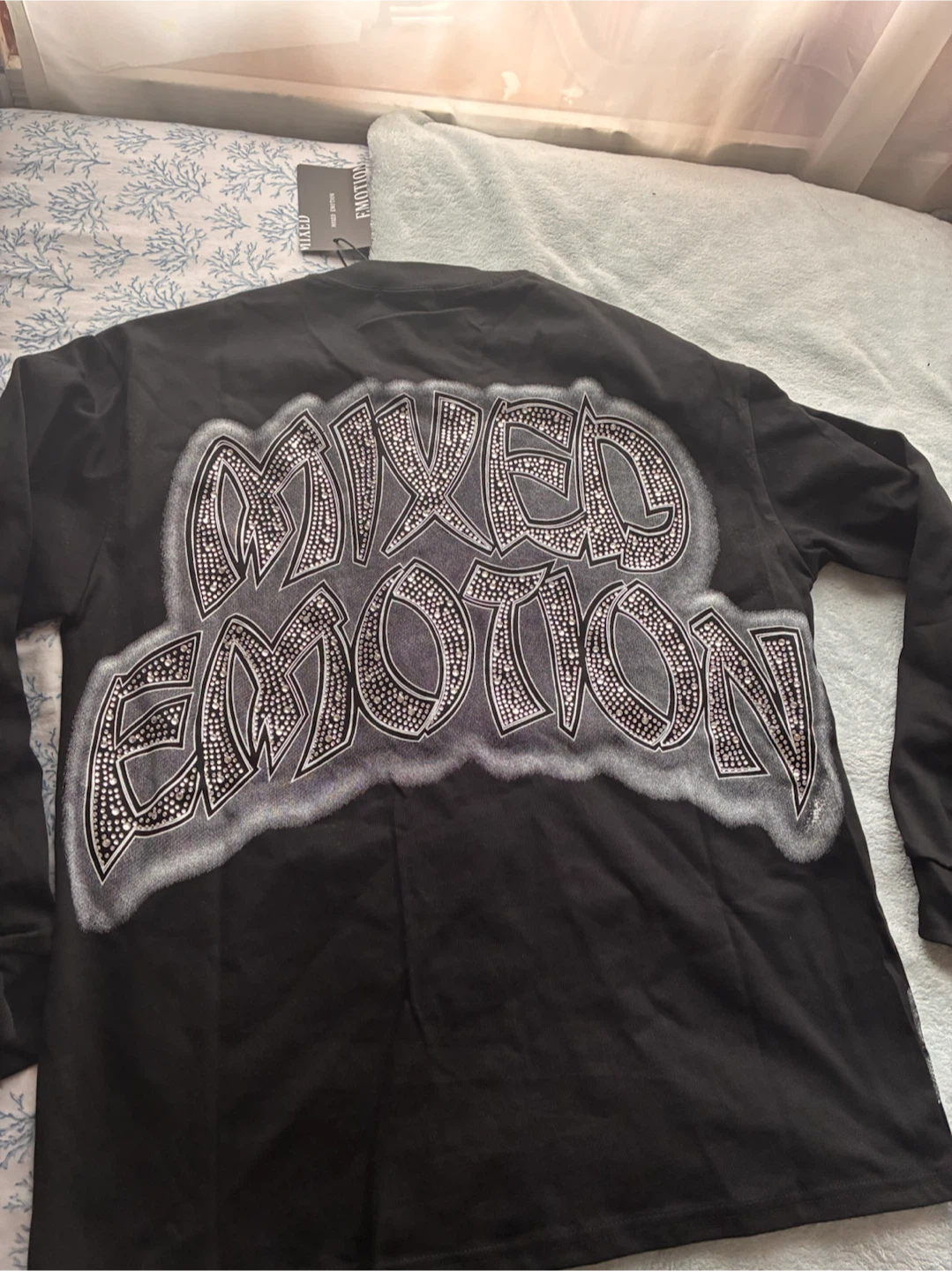 Mixed Emotion Long Sleeve Shirt Size S but also fits medium. - photo 2