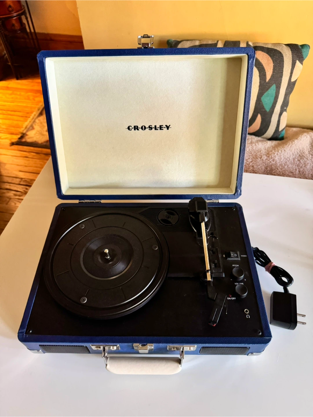 Crosley bluetooth Record Player - Like New - photo 3